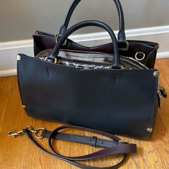 Authentic Coach speciality purse - Picture 5 of 7